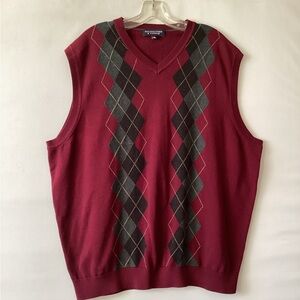 Roundtree & Yorke V-Neck Burgundy Argyle Sweater Vest